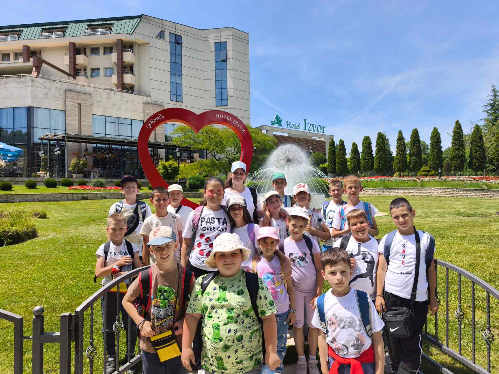 Екскурзија првог образовног циклуса Аранђеловац, пећина Рисовача, Топола, Опленац